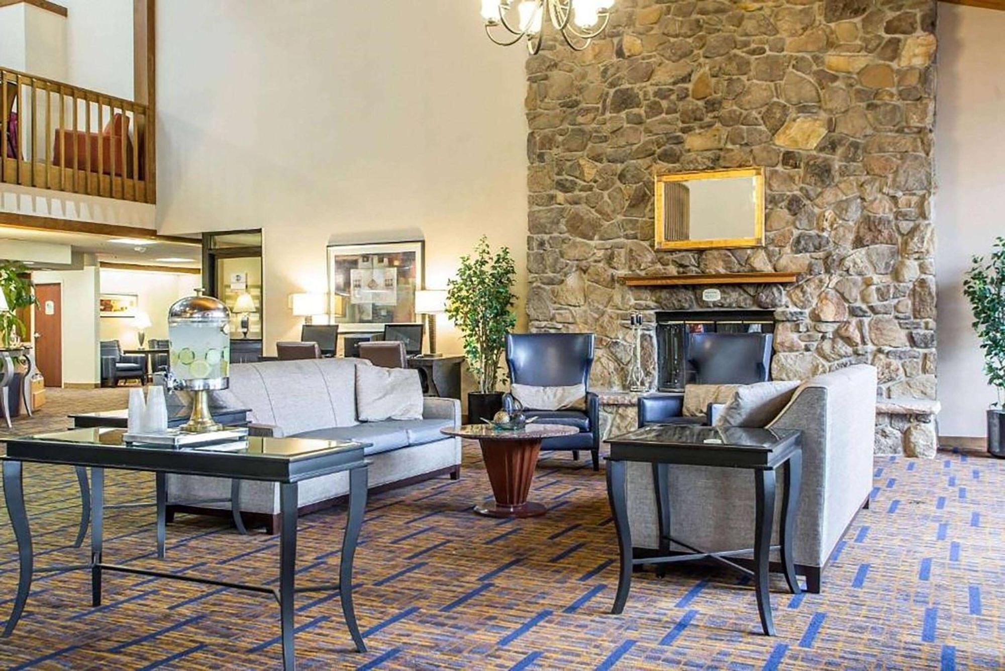 Howard Johnson By Wyndham Меррилвилл Экстерьер фото