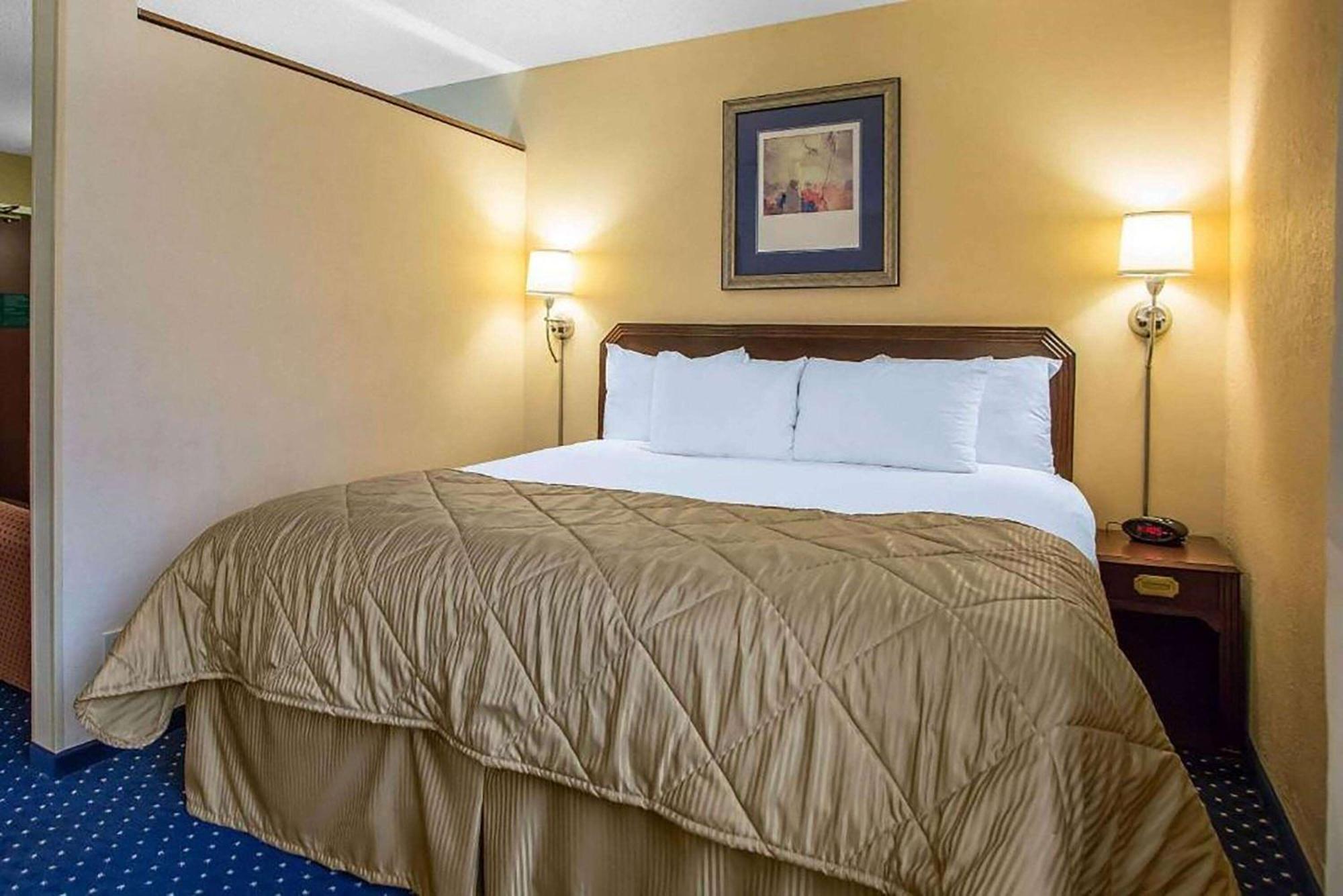 Howard Johnson By Wyndham Меррилвилл Экстерьер фото